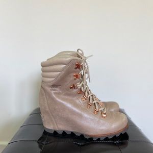 Sorel Fawn Leather Conquest Wedge Holiday Boot
